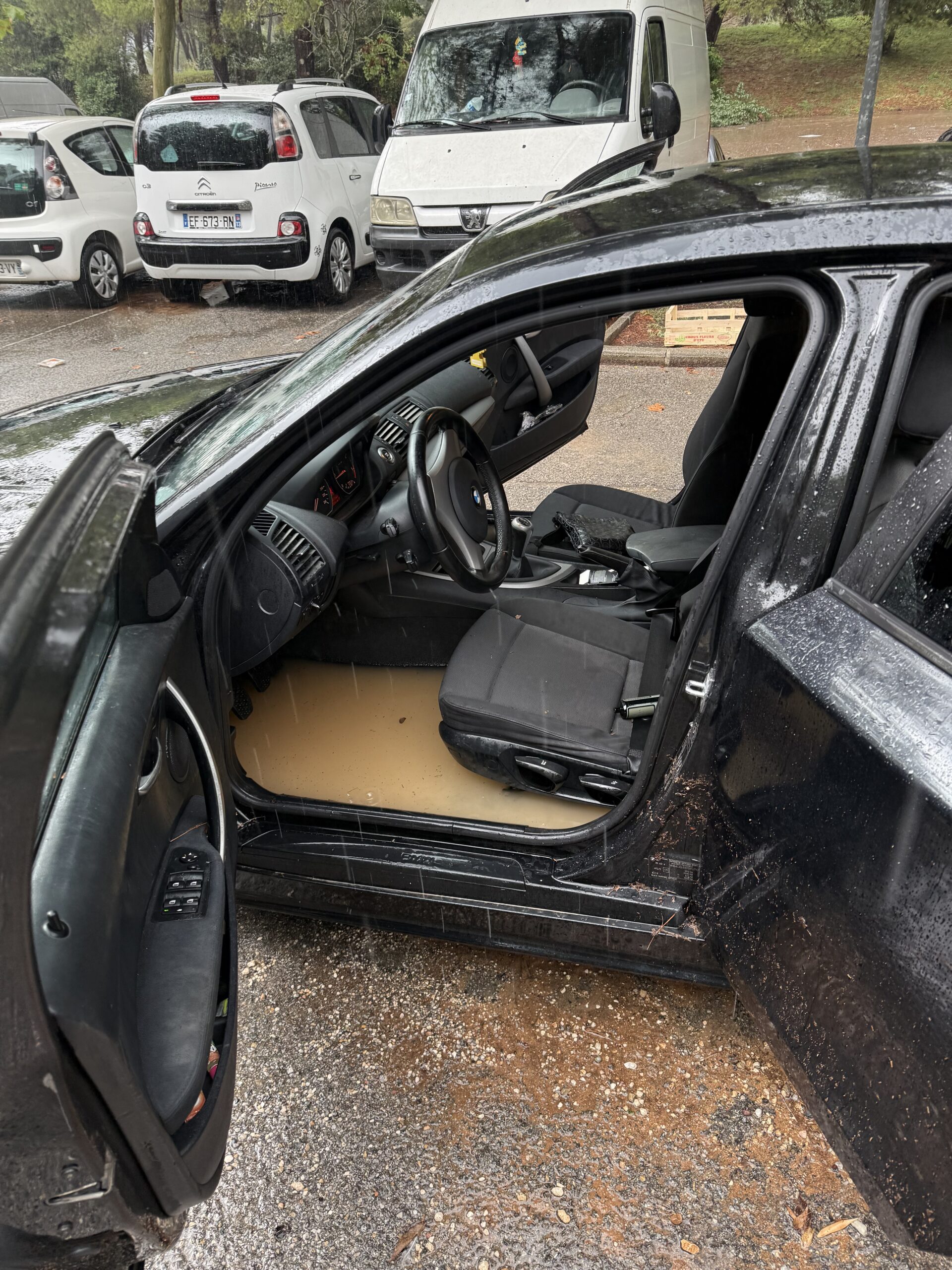 Intérieur inondé avant décontamination
