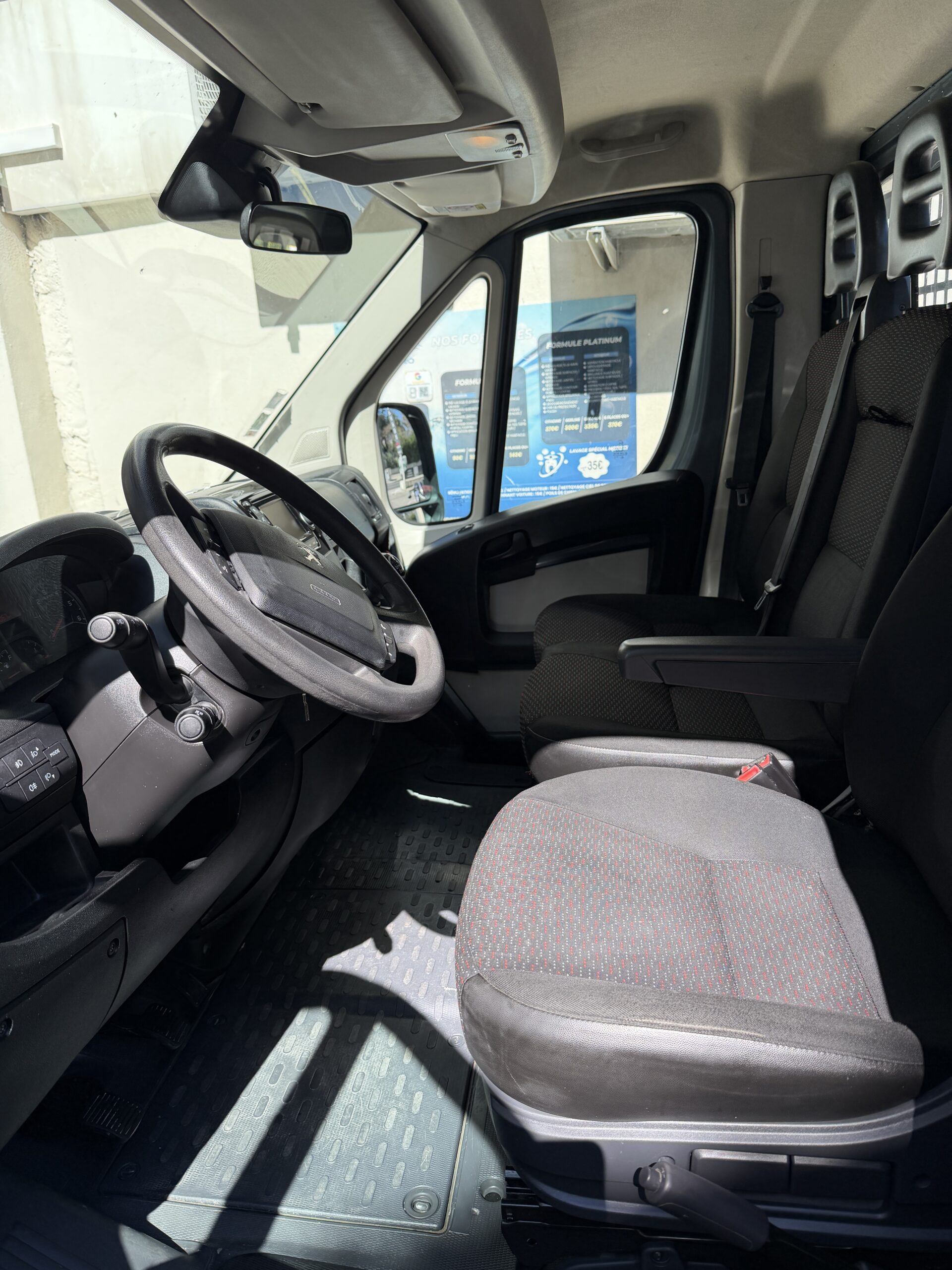 Cabine utilitaire propre après nettoyage